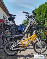 Unterwegs Mit Dem Pedelec In Deutschland Parken Wie Ein Grosser Tolles Bike Fur Kinder Mit Vielen Wertigen Und Pfiffigen Details We In 2020 Pedelec E Bike Unterwegs