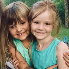 Onilee Freiwald and Aaron Kravig's Wedding Website