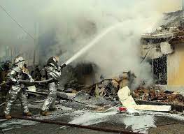 哥伦比亚colombia 波哥大bogota 上两周 一架双引擎飞机发生坠毁事故 坠入居民区 已致5人死亡 7人受伤 摄影师 mauricio osorio painting my style style