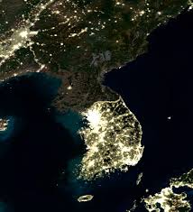 Résultat de recherche d'images pour "photo of north korea at night from space"