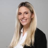 Lara Frank's Instagram, Twitter & Facebook