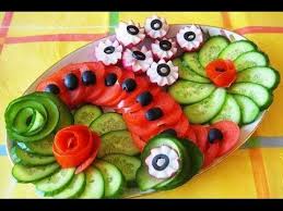 как красиво нарезать колбасу и сыр на стол фото Ovoshnye Narezki Na Prazdnichnyj Stol Foto Ovoshnyh Narezok Vegetarianskie Blyuda Servirovka Pishi Servirovka Blyud