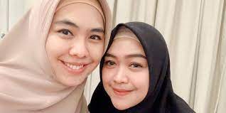 Dari bagaimana pasangan hidup dan nikah muda.jangan lupa like, share and. Oki Setiana Dewi Jewer Ria Ricis Bila Buat Konten Tak Mendidik Dream Co Id