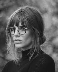 Pin Von Julie M Auf Moss Style Pony Frisur Brille Frisuren Lange Haare Brille Frisuren Kurze Haare Naturlocken