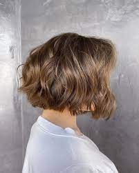frisuren und haarschnitte fur ein dickes gesicht rundes gesicht mit doppelkinn kurzhaarfrisuren rundes gesicht bob frisuren rundes gesicht kurzhaarfrisuren