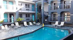 A complimentary continental breakfast is offered to the guests of quality inn near hollywood walk. Vista Do Quarto Bild Von Quality Inn Near Hollywood Walk Of Fame Los Angeles Tripadvisor