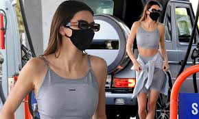 Kendall jenner and devin booker go instagram official on valentine's day with cute photos after first sparking dating rumors last april when they took a road trip from los angeles to arizona together, jenner and booker, 24, made their relationship instagram official on sunday in honor of valentine's day. Kendall Jenner Shows Off Her Toned Abs While Wearing Beau Devin Booker S Phoenix Suns Jersey Daily Mail Online