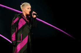 A million dreams is a song performed by ziv zaifman, hugh jackman and michelle williams for the film the greatest showman (2017). Images Radio Com Aiu Media Pink 0 Jpg