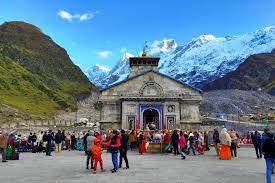 Kedarnath temple lies in the foothills of the himalayan range at an altitude of 3600m above sea level, near the mouth of the mandakini river in kedarnath, uttarakhand. Interesting Facts About Kedarnath Temple Tusk Travel