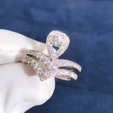 Chaumet unveils new creations that are both elegant and audacious, inspired by the spirit of the eponymous empress. Chaumet Josephine Aigrette 18k White Gold Diamond Ring 083510