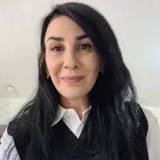 אז בואו ונדבר עליו קצת.... הג'ינג'ר. שעונה גם לשם הישראלי "זנגוויל" שניחן  בהקלה על כאבי מחזור, כאבי בטן, ועוד ועוד סגולות שלא הכרנו. אבל חוץ מלהוסיף  אותו בתה, אין לי רעיונות נוספים