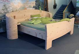 Zirbenholz Massivholz Bett Von Mobelhaus Messmer Einrichtung Schlafzimmer Holz Mobel Modernes Design Aussergewohnl Wohnzimmer Design Zirbenholz Bett Neue Mobel