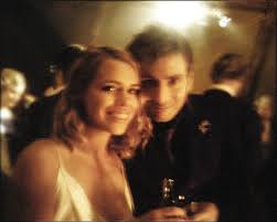 David Tennant And Billie Piper Hugging Savingdoctorwho David Tennant And Billie Piper At Billie S Wedd David Tennant Doctor Who David Tennant Doctor Who Cast