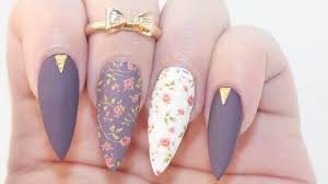 En rosa con dorado el color verde es ideal para épocas primaverales, puedes ver más ideas en la colección de uñas verdes. Unas En Punta 2020 Unas2020 Com