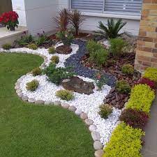 Discover Best Backyard Ideas For Kids Housegreenexterior 310 Small Front Yard Landscaping Front Yard Landscaping Design Rock Garden Landscaping Sometimes good things come in small packages.