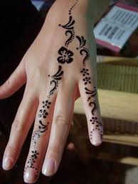 18 Small Henna Tattoos That Look Really Cute Styleoholic