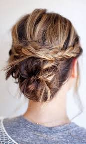Chignon Coiffe Decoiffe Tresse 15 Jolis Chignons Coiffes Decoiffes Reperes Sur Pinterest Elle Coiffure Coiffure Cheveux Mi Long Chignon Coiffe Decoiffe