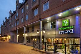 Hotel planner specializes in london event planning for sleeping rooms and meeting space for corporate events, weddings, parties, conventions. Holiday Inn Express London Hammersmith Hotel London Overview