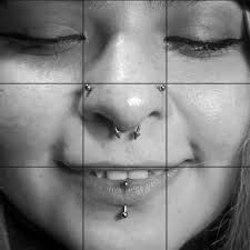 Proyecto Simétrico de Piercings 👁🔥 realizado por nuestro Piercer  profesional @manuelrivera___ ☠️. . Simetria de nostril