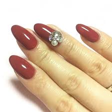 ネイル変えた シンプルにしたかったけどvカットスワロが気になって急遽ユザワヤで買って乗せた 笑 3dアートのトレプロ興味あるなぁ 赤と黒とピンク混ぜて色作ったんだけど始めに作る量少なくて作り直したら左右で微妙に色が違くなった笑 まぁでも今回も満足で