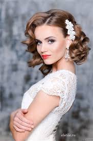 Bridal hairstyles for short hair include romantic updos, glamorous old hollywood curls and unique hair accessories (headbands, barrettes and flower crowns), as seen in some of our favorite short wedding hair 'dos. Bridesmaid Wedding Hairstyle For Short Hair Novocom Top
