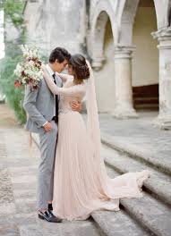 Wenn sie nach einem rosa hochzeitskleid für ihre hochzeitszeremonie, für den empfang oder als verlobungskleid suchen , sind sie bei uns genau richtig. Rosa Brautkleid Fur Einen Glamourosen Hochzeits Look Archzine