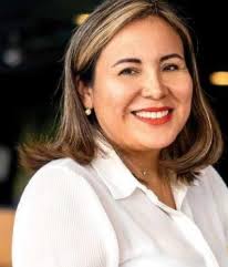 MÁS MUJERES EN MINERÍA, UN DESAFÍO URGENTE, columna de María Elena Bernal