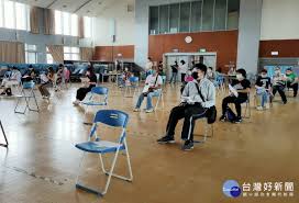 2021年度的勞工紓困貸款預計將提供50萬個名額，有需求的民眾可以前往各配合銀行的網頁線上申辦，銀行將會視工作流程儘速發放款項。 勞動部：勞工紓困貸款 更多紓困4.0補助申請教學： 紓困4.0精進方案 勞工紓困貸款 勞工個人生活補貼 疫情失業補助 安心即時上工補助計畫 孩童家庭. Mm9faopp7earwm