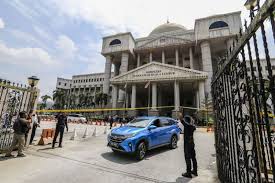 The kuala lumpur courts complex (malay: Bomb Threat At Kl Court Complex Najib S Src Trial Halted