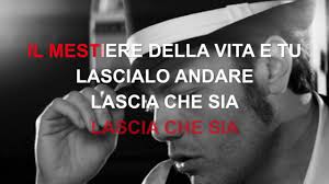 Diversa se vuoi tornare ok, torna davvero perché se ritorni tu io ritornerò com'ero e no non è la vita a toglierci le ali affidati alla cura dei ricordi e di chi ami tu lascia che sia il mestiere della vita e tu lascialo andare e fuggirò da questi. Tiziano Ferro Il Mestiere Della Vita Karaoke Con Testo Youtube