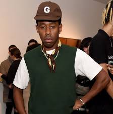 Can you wear a bandana around your head? How To Wear A Bandana For 2021 According To Experts