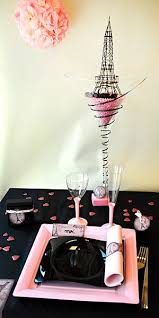 Decoration Et Centre De Table Paris Couleurs Noir Et Rose Paris Wedding Idee Deco Anniversaire Mariage Theme Paris Decoration Anniversaire