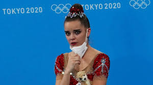 После замены предмета во время выступления арина аверина выбыла из борьбы за индивидуальное многоборье. Btloqwtylgtfdm