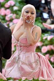 Nyt nicki minaj lisää innovatiiviseen tuoksumallistoonsa uuden ulottuvuuden. Hochzeit Von Nicki Minaj Die Rapperin Hat Ihren Freund Kenneth Petty Geheiratet Vogue Germany