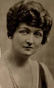 Teresa Maxwell's Instagram, Twitter & Facebook