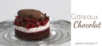 Decouvrez Les Etapes De La Recette Facile De La Foret Noire En Forme Individuelle Realiser Par Le Grand Chef Patissier Cyri Foret Noire Recette Dessert Recette