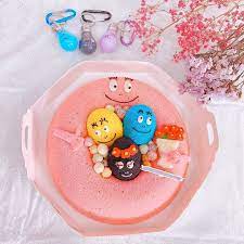 89 個讚好 2 則回應 instagram 上的jessica s kitchen jessicas kitchen cake 泡泡先生潔西卡越看這個蛋糕越覺得繽紛喜氣加上泡泡先生手裡抱著ㄧ束鮮花 好適合當求婚蛋糕哦 謝 cake cute cakes chiffon cake