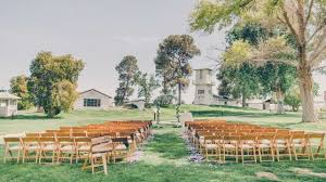 Tons of ideas and details on how to throw a barn wedding. Here S How To Throw A Gorgeous And Affordable Backyard Wedding Royal Palace
