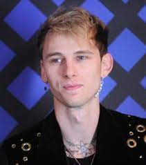 Machine gun kelly is a trademark owned by mauri, james justin and filed on monday, march 1, 1999 in the education & entertainment services category. Machine Gun Kelly Grosse Gewicht Masse Alter Biographie Wiki