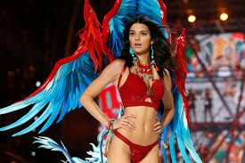 By cassie carpenter for dailymail.com. Skinny Kendall Jenner Jealous Of Emily Ratajkowski S Voluptuous Bikini Body