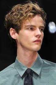 How To Tousled Short Hair For Men Fashionising Com Mens Hairstyles Medium Medium Hair Styles Mens Hairstyles Short