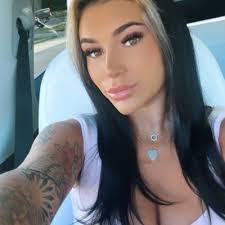 Danielle Nell's Instagram, Twitter & Facebook