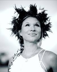 Leanna Wolfe's Instagram, Twitter & Facebook