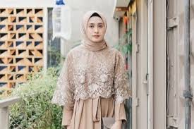 Cocok sekali untuk dikenakan pada acara formal, seperti untuk kondangan, atau acara penting lainnya. 10 Model Baju Pesta Hijaber Yang Sederhana Tetapi Tampak Mewah Womantalk