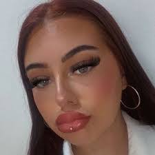 Eve Crook's Instagram, Twitter & Facebook