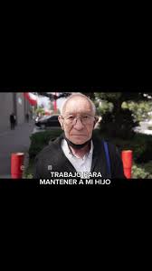 Trabajo de un padre para mantener a su hijo enfermo