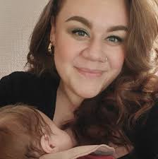 So, I'm having to sell items i made by the apothecary table to sims and  earn 600 sims money but I can't figure out how. I already set up shop but  that's