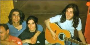 Geleneksel karadeniz müziği ile rock'n'roll müziği sentezleyerek kendi tarzını yaratan laz müzisyen. Kazim Koyuncu Yuz Sene Daha Yasasam Yapsam Yapsam Yapsam Hep Yapsam Yine Eksik Gidecegiz Independent Turkce