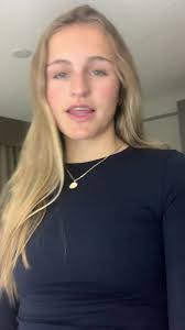 Violet Crowe💗 (@violet.crowe)