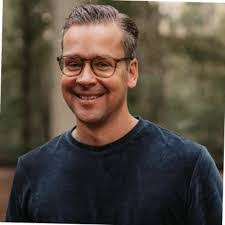 Mark Kater's Instagram, Twitter & Facebook